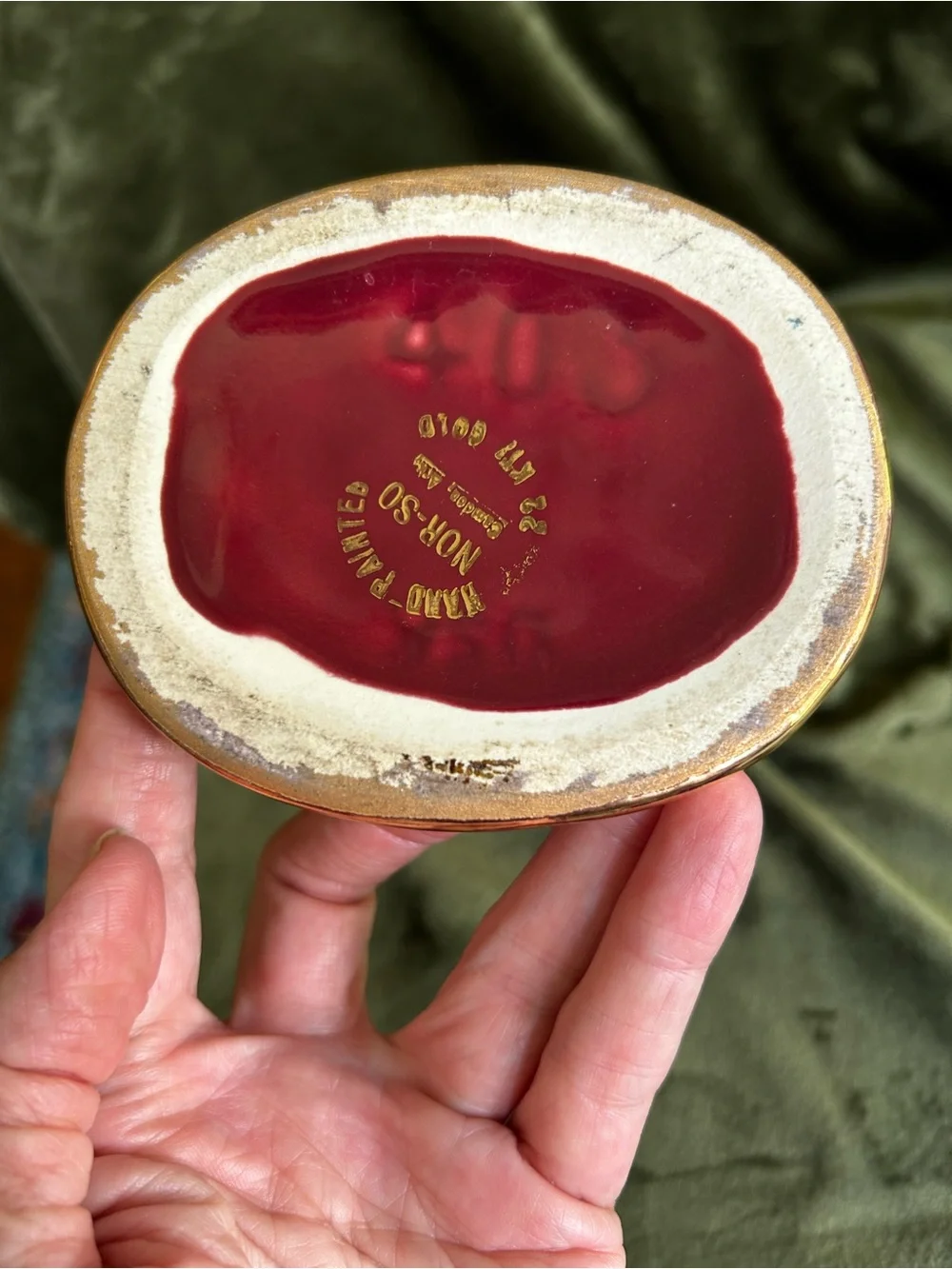 Nor-So 22 Karat rimmed Ceramic Fan‑Style Vase in Deep cranberry